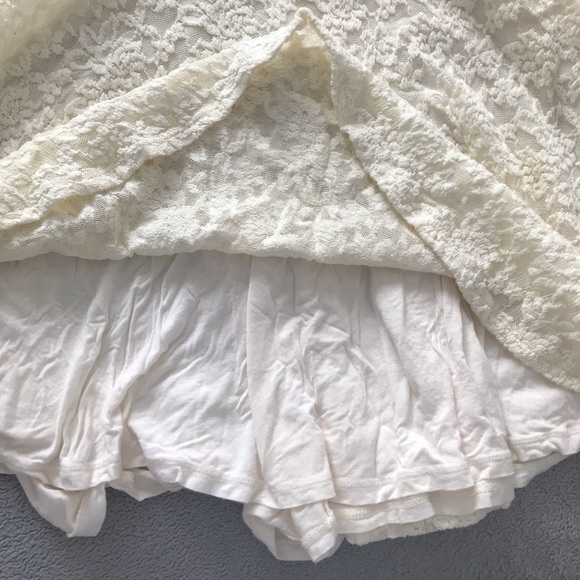 GUESS Open Back Lace Cream Dress with Scallop Details - Picture 6 of 10